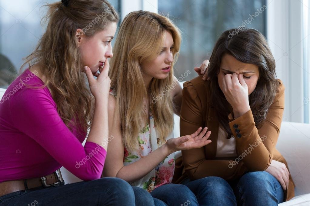 Por qué dedicarle un poema a tu mejor amiga que la haga llorar 1 amigas abrazadas con lagrimas de emocion