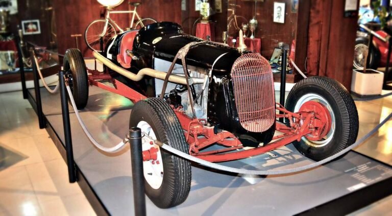 Qué puedes ver en el Museo del Automovilismo Juan Manuel Fangio 6 autos clasicos en el museo fangio