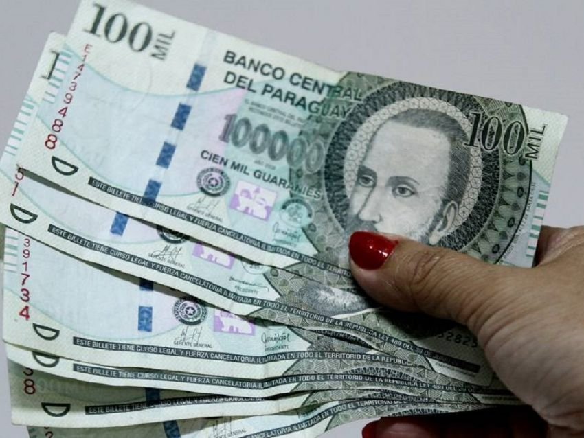 Cómo realizar el cambio de peso argentino a guaraní en Banco Piano