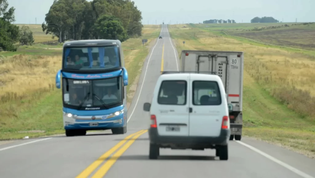 Dónde puedo encontrar información sobre combis de Monte Hermoso a Bahía Blanca
