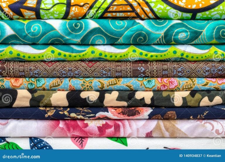 Qué tipos de telas ofrece Locos por las Telas en Bahía Blanca 28 diversas texturas de tela colorida