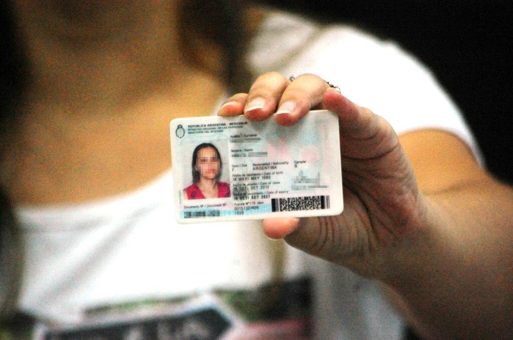 Cuál es la relación entre el CUIL y el DNI en Argentina 1 documentos argentinos en manos de una persona