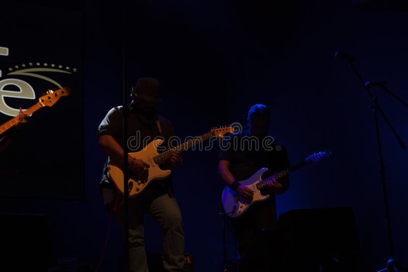 Fue culpa de los dos acordes el final de la canción 6 Fue culpa de los dos acordes el final de la canción