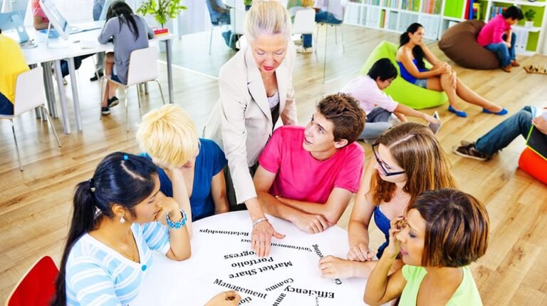estudiantes en clase de idiomas