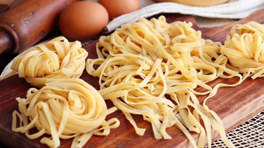 Cómo hacer fideos caseros al huevo de manera fácil y rápida 7 Cómo hacer fideos caseros al huevo de manera fácil y rápida