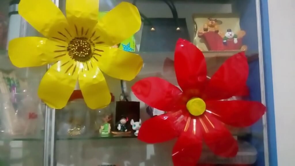 Cómo hacer flores decorativas con botellas de plástico recicladas 6 Cómo hacer flores decorativas con botellas de plástico recicladas