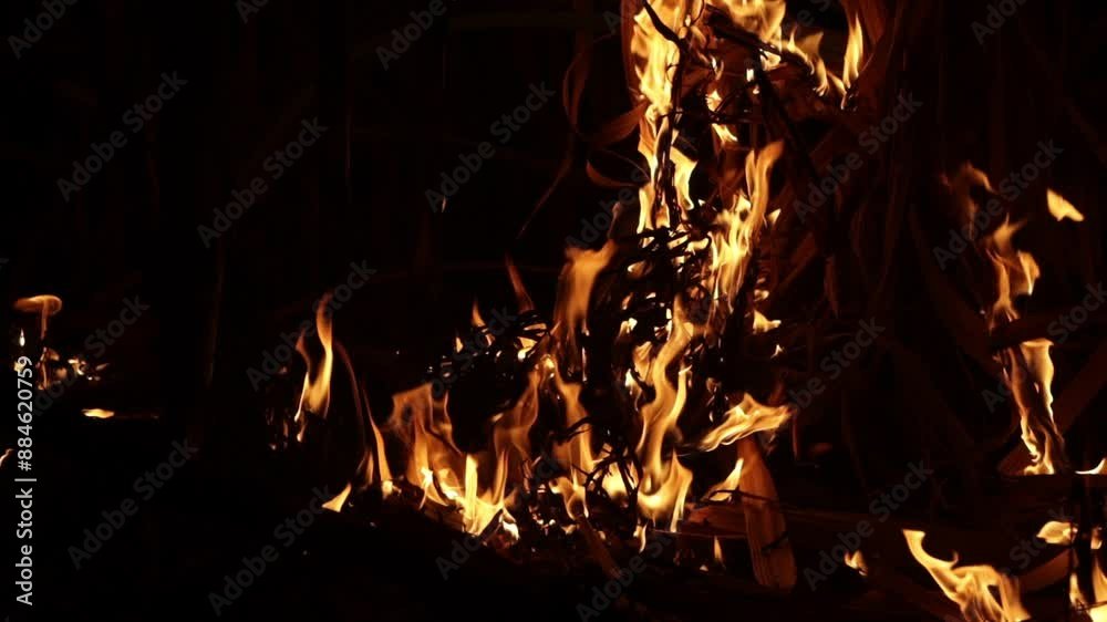 Qué temáticas aborda "Todos los fuegos el fuego" de Julio Cortázar 5 Qué temáticas aborda «Todos los fuegos el fuego» de Julio Cortázar