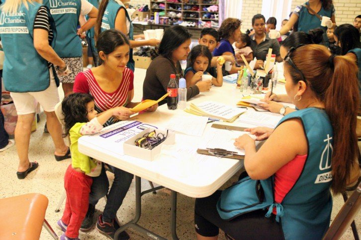 Qué significa ser una organización sin fines de lucro en Argentina 1 grupo de personas colaborando en comunidad