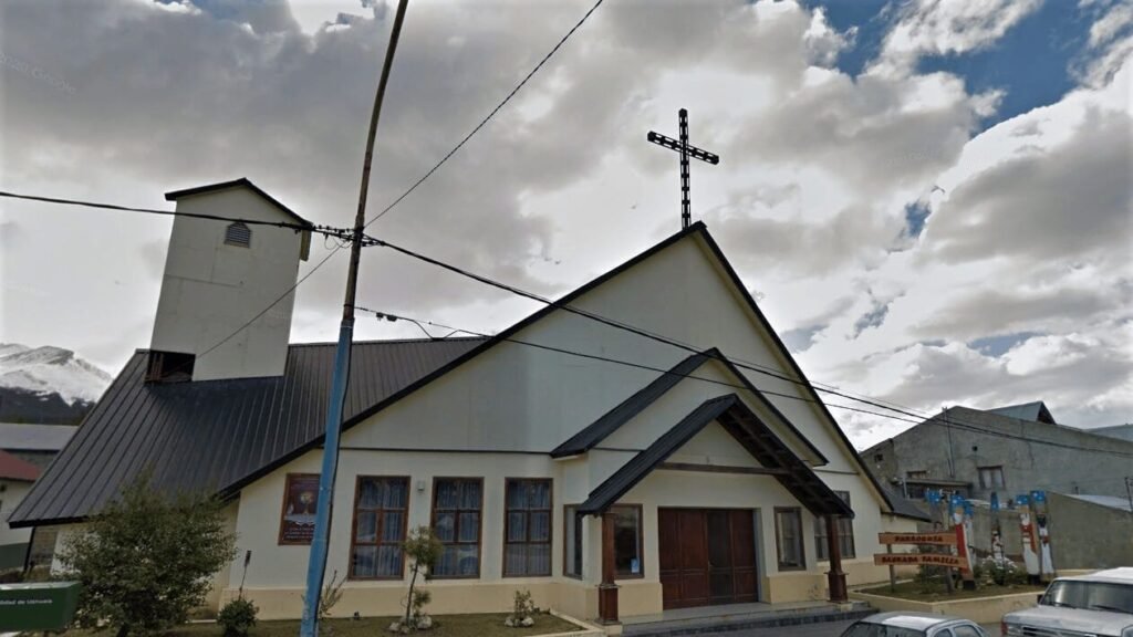 Dónde se encuentra la Iglesia Pentecostal Dios es Amor en Argentina 1 iglesia pentecostal en un paisaje argentino