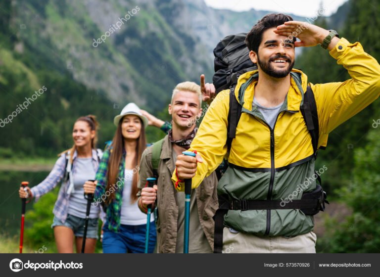 jovenes disfrutando actividades al aire libre