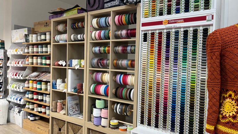 Dónde encontrar mercerías en Once para comprar al por mayor 12 merceria colorida con hilos y botones