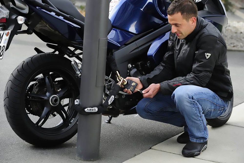 Cómo proteger tu moto de robos y secuestros en la vía pública 3 Cómo proteger tu moto de robos y secuestros en la vía pública