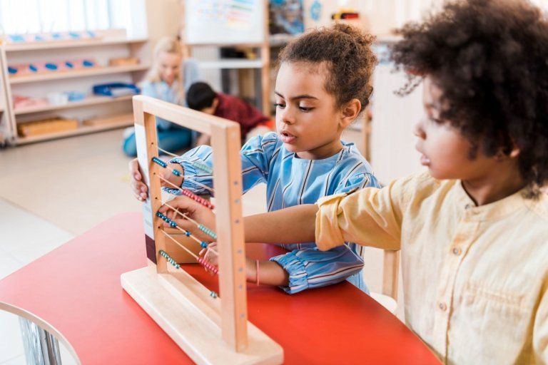 Cómo enseñar sumas y restas a alumnos de tercer grado 1 ninos aprendiendo matematicas en un aula
