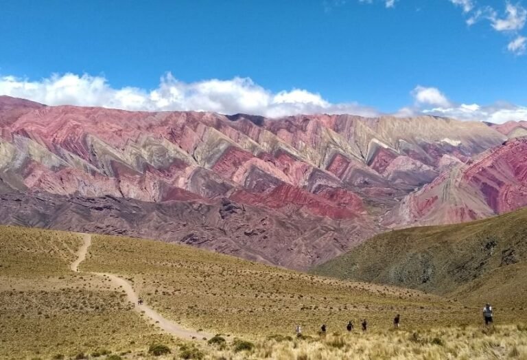 paisaje montanoso de salta y jujuy