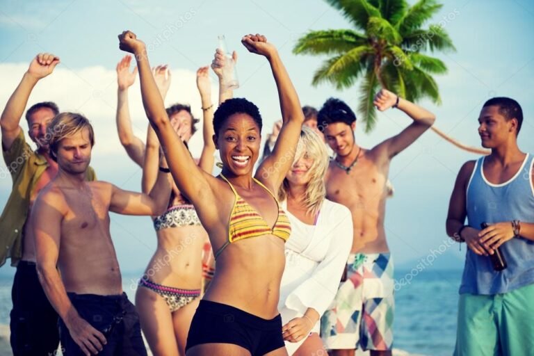 Qué Hacer en Las Vacaciones de Mi Vida para Disfrutarlas Al Máximo 11 personas disfrutando de unas vacaciones en la playa