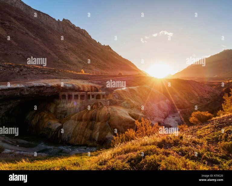 Qué dice la leyenda del Puente del Inca en Argentina 9 puente del inca al atardecer