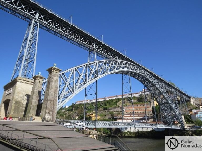 Qué lugares turísticos visitar en Vila Nova de Gaia, Porto 29 puente sobre el rio duero y bodegas