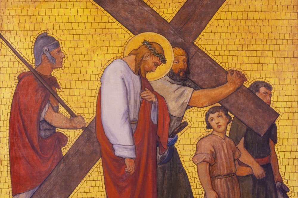 Quién fue la persona que ayudó a Jesús a cargar la cruz 8 Quién fue la persona que ayudó a Jesús a cargar la cruz