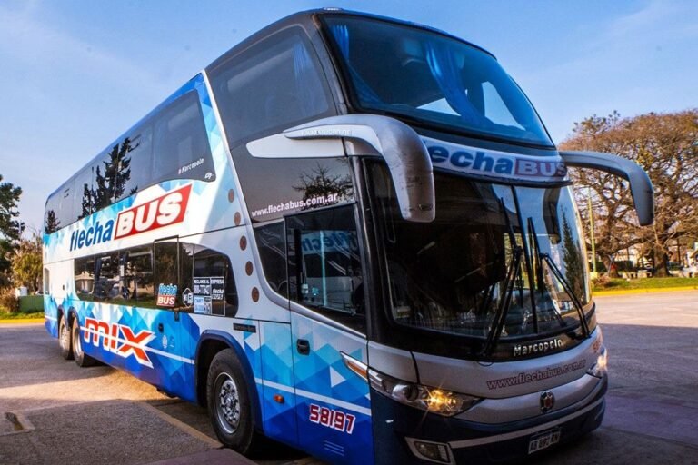 terminal de autobuses con flecha bus