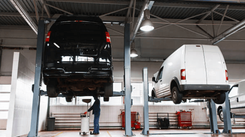 Qué ventajas ofrece el lavado de chasis con elevador para vehículos
